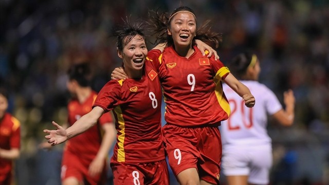 越南女球员庆祝进球。