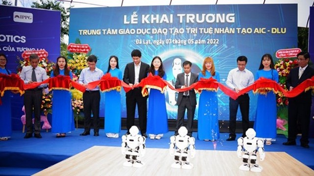 越南西原地区首个人工智能与技术教育培训中心投入运行。