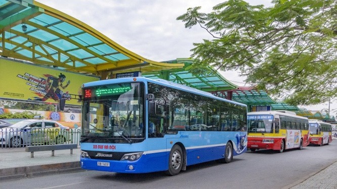 附图：河内市增派129辆公交车满足参赛选手和工作人员出行需求。