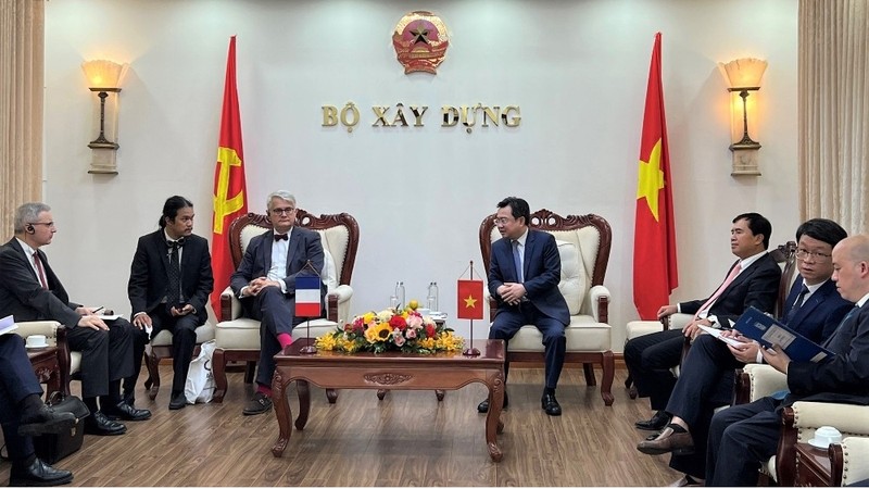 建设部部长阮青毅会见法国驻越大使和法国开发署全球首席执行官菲利普·奥尔良格。（图片来源：建设报）