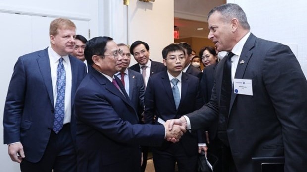 越南政府总理范明正与美国企业界代表会面。（图片来源：越通社）