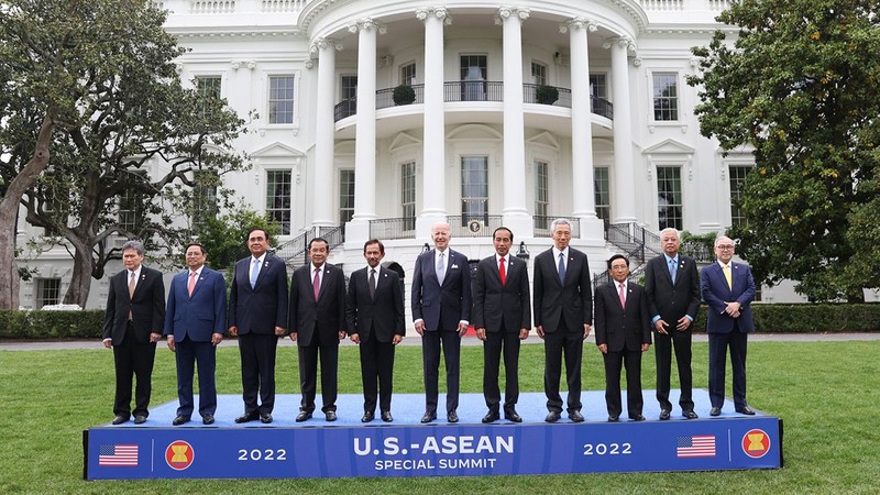 美国总统拜登与东盟各国领导人。