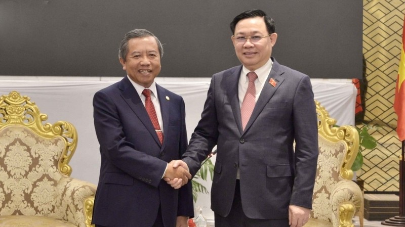 越南国会主席王廷惠会见老挝技术与通讯部部长、老越友好协会主席波万坎·冯达拉。（图片来源：VOV）
