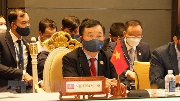 越南国防部副部长黄春战上将出席会议。（图片来源：越通社）