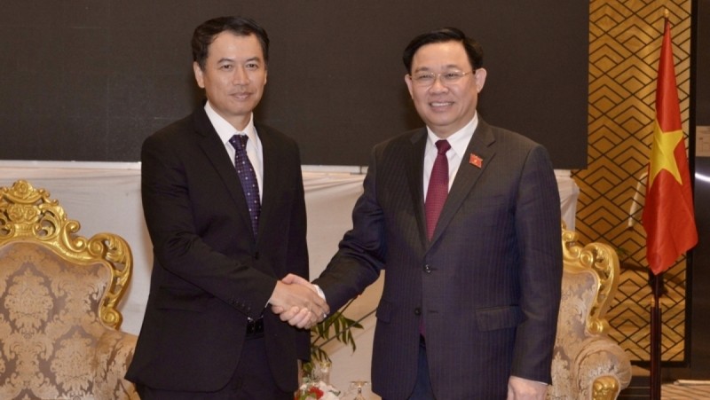 越南国会主席王廷惠会见老挝国家审计署审计长马莱通科马西斯。（图片来源：VOV）