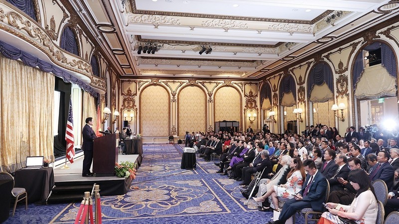 越南政府总理范明正会见在美越侨代表。（图片来源：越通社）