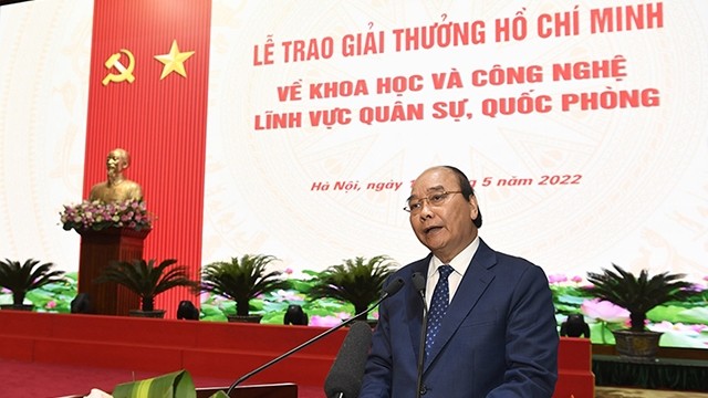 国家主席阮春福在仪式上发言。（图片来源：人民军队报）