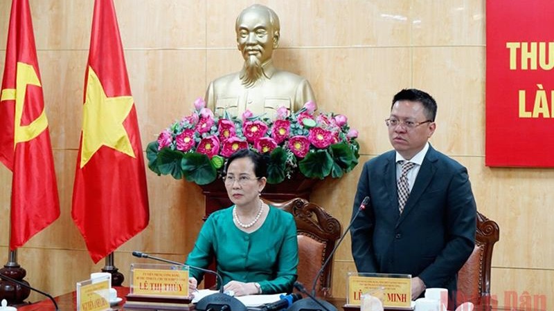 《人民报》总编辑同河南省委举行工作会议。