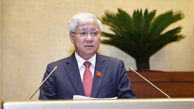 越南祖国阵线中央委员会主席杜文战陈述了选民和人民向第三次会议提交的意见建议的汇总报告。