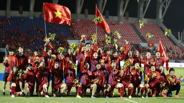 越南女足队合影留念。