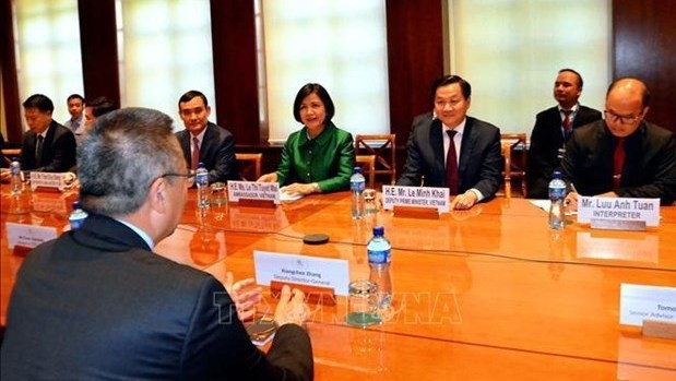 越南政府副总理黎明慨与WTO副总干事张向晨举行会晤。（图片来源：越通社）