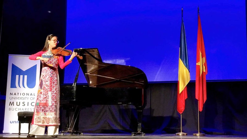 “越南与罗马尼亚友好旋律”音乐会中的一个节目。