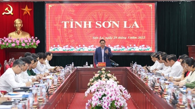范明正总理在会上发表讲话。（图片来源：VGP）