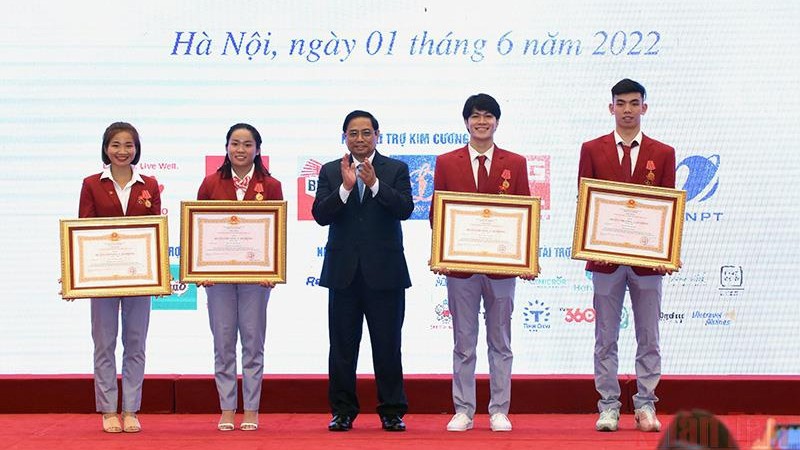 越南政府总理范明正出席由越南文化体育与旅游部举行的第31届东南亚运动会总结表彰仪式。