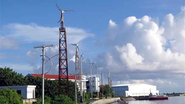 附图：长沙岛上利用风力发电的涡轮系统。