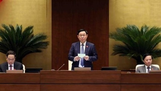国会主席王廷惠在会议上发言。（图片来源：越通社）