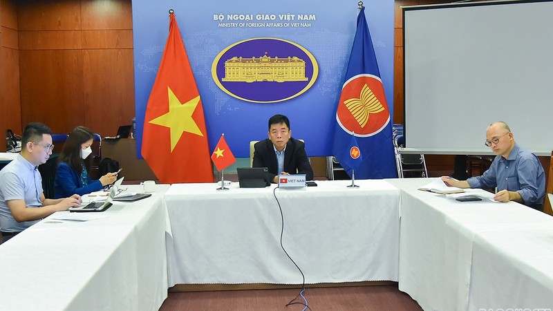 东盟高官会越方代表团代团长武胡大使出席高官会。（图片来源：国际报）