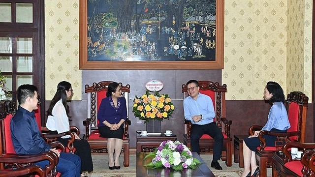 黎国明总编辑会见越南友好组织联合会主席阮芳娥一行。