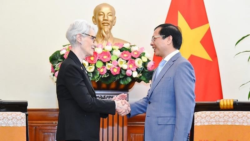 越南外交部长裴青山会见美国常务副国务卿温迪·舍曼。
