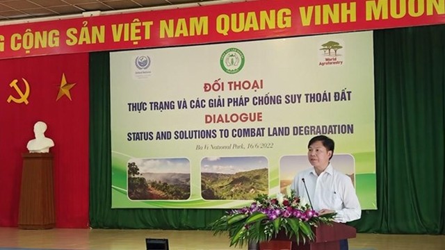 越南林业总局副局长范文典发表讲话。（图片来源：越通社）
