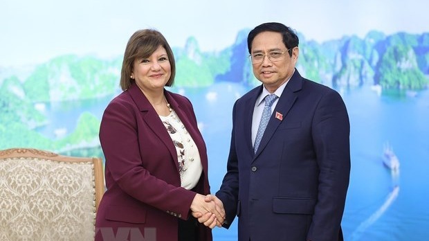 政府总理范明正与埃及驻越南大使阿迈勒·阿卜杜勒·卡德尔·埃尔莫西·萨拉马。